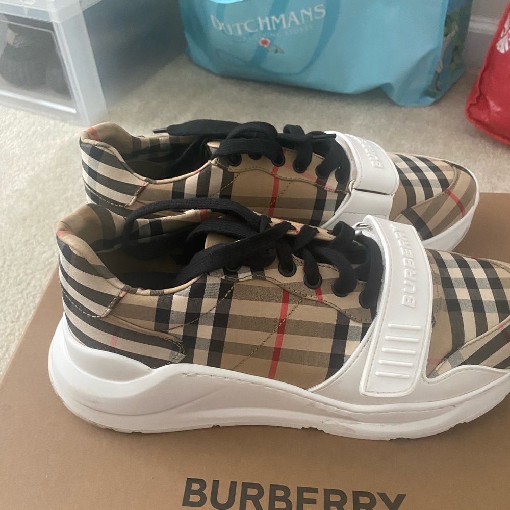 Burberry men shoes